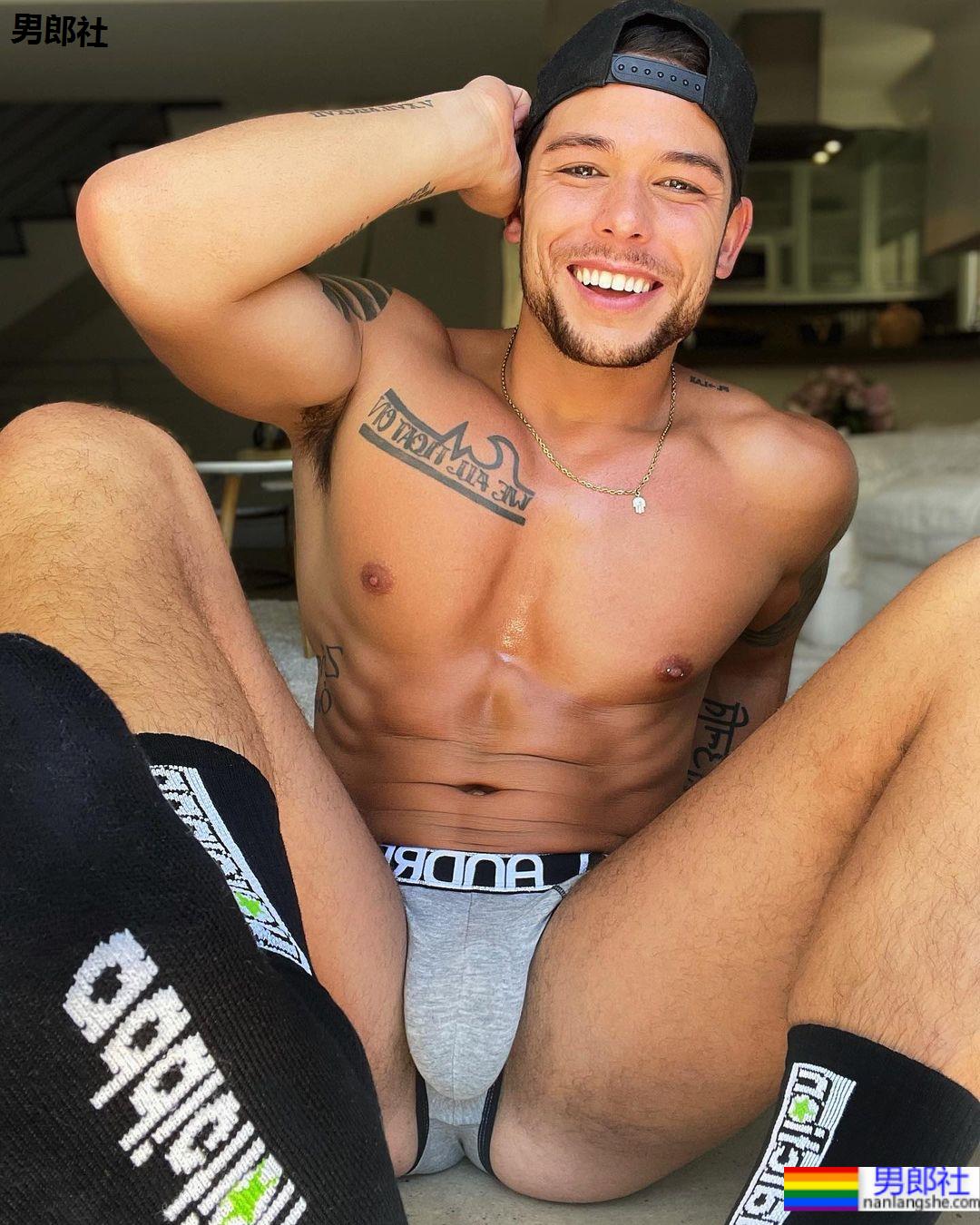 大胆奔放慾望无际！美国鲜肉帅哥激突长袜让人又热又痒：Nick Masc - 51虹马