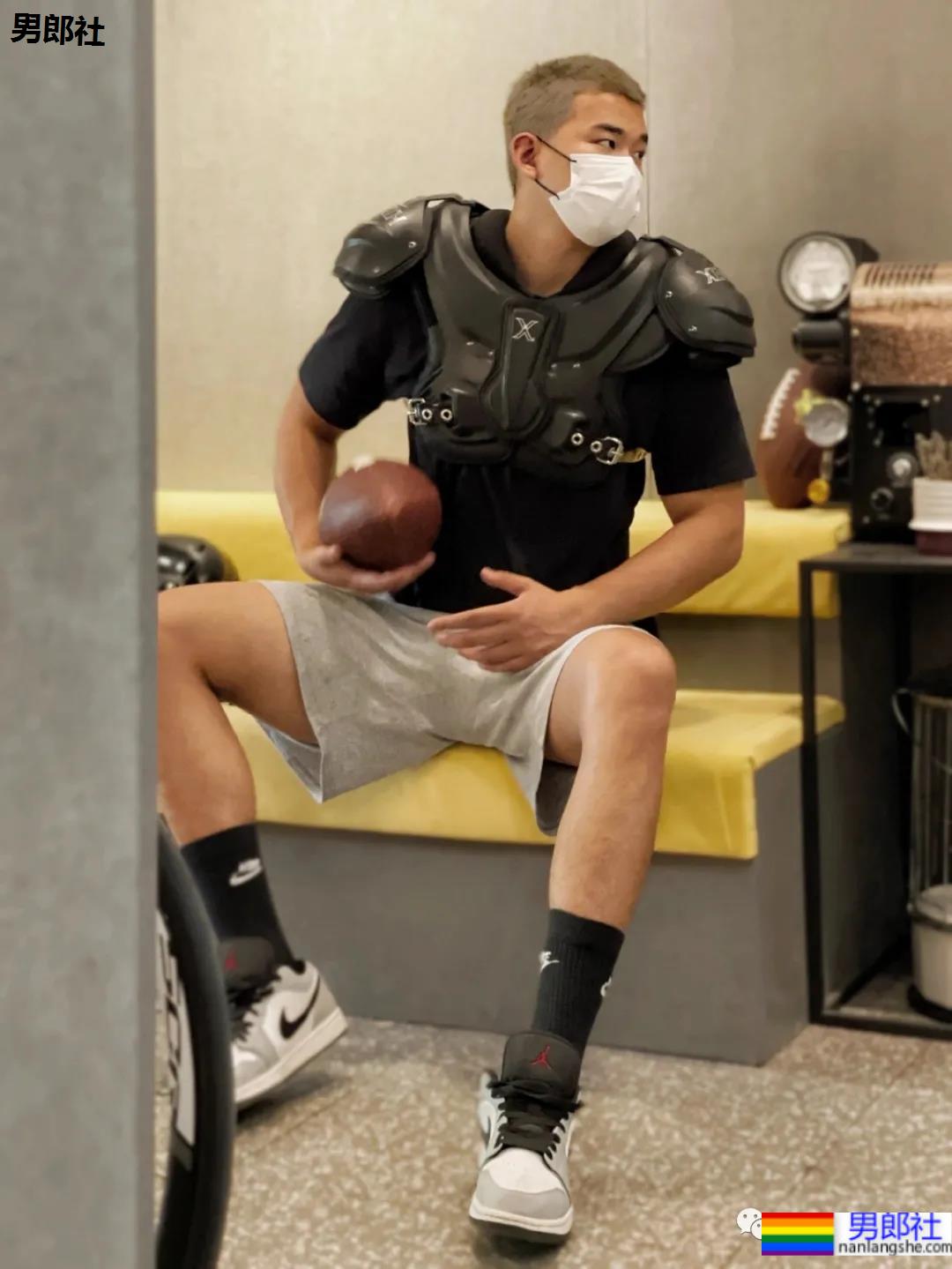 187CM的郑州小哥成网红，这腿也太长了吧 - 51虹马