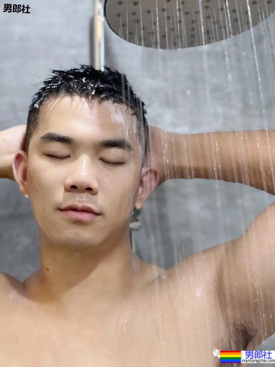 187CM的郑州小哥成网红，这腿也太长了吧 - 51虹马