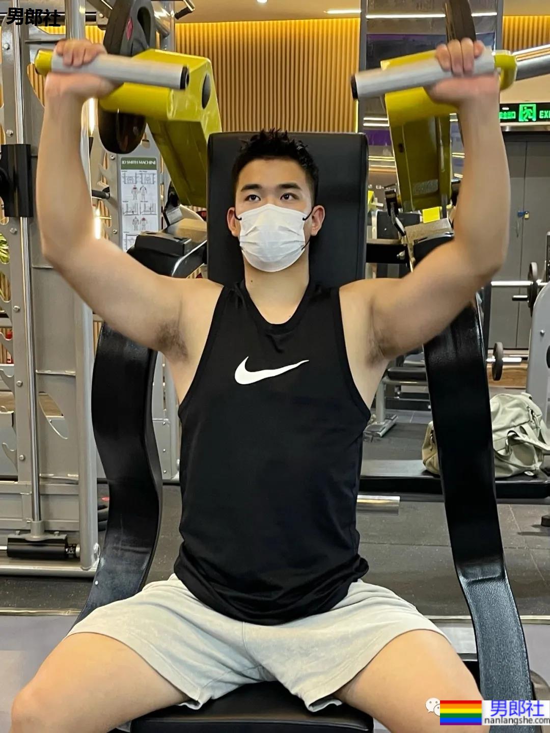 187CM的郑州小哥成网红，这腿也太长了吧 - 51虹马