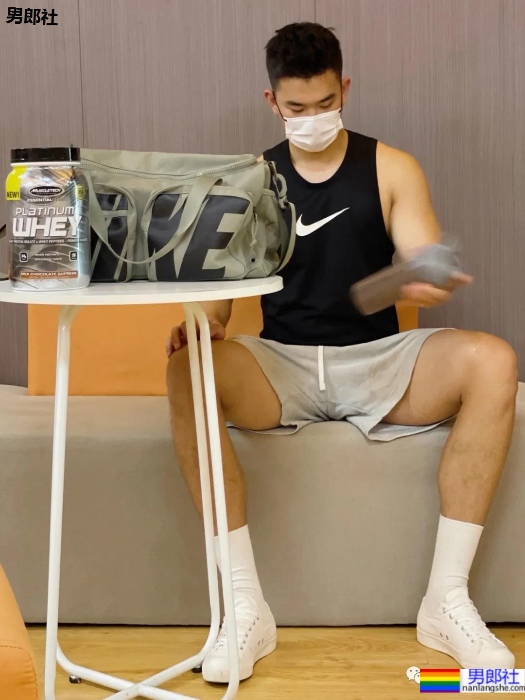 187CM的郑州小哥成网红，这腿也太长了吧 - 51虹马