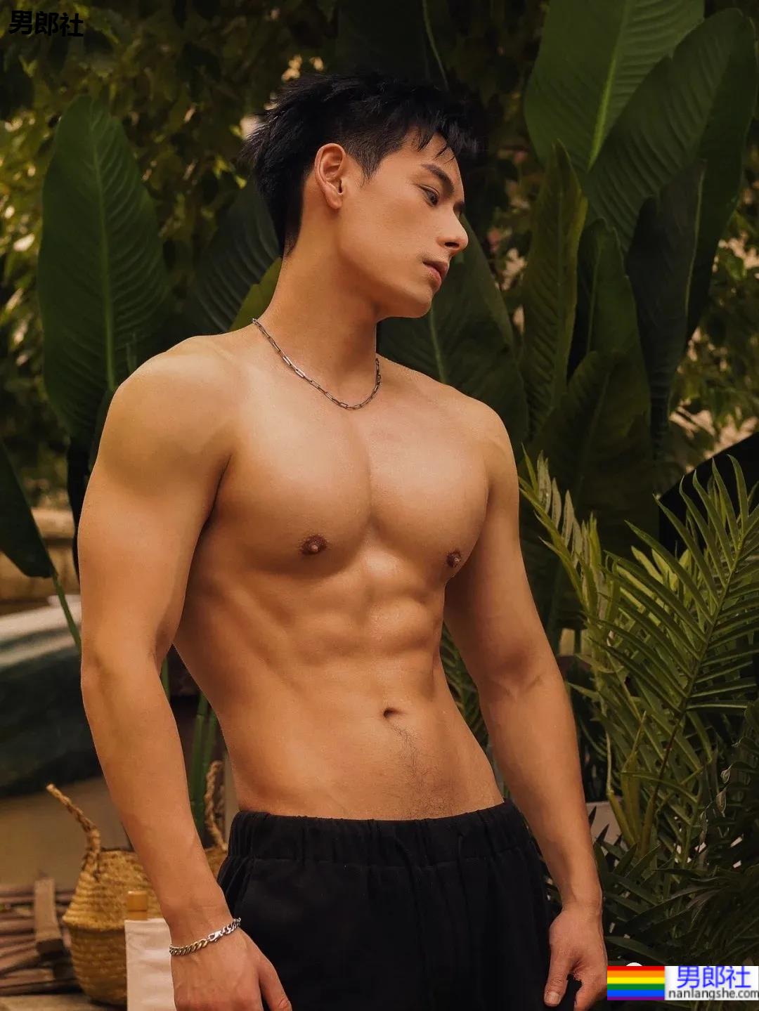 摄影师御用八块腹肌大长腿优质男模，这成片帅炸了!-51虹马