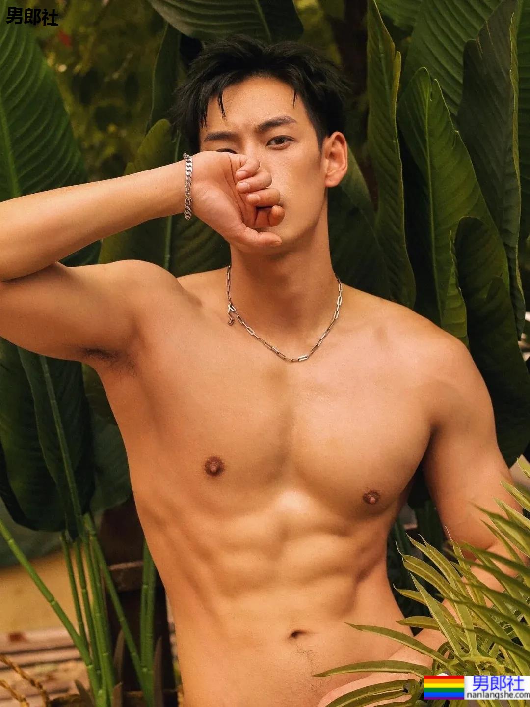 摄影师御用八块腹肌大长腿优质男模,这成片帅炸了! - 51虹马 摄影师御用八块腹肌大长腿优质男模,这成片帅炸了! - 51虹马