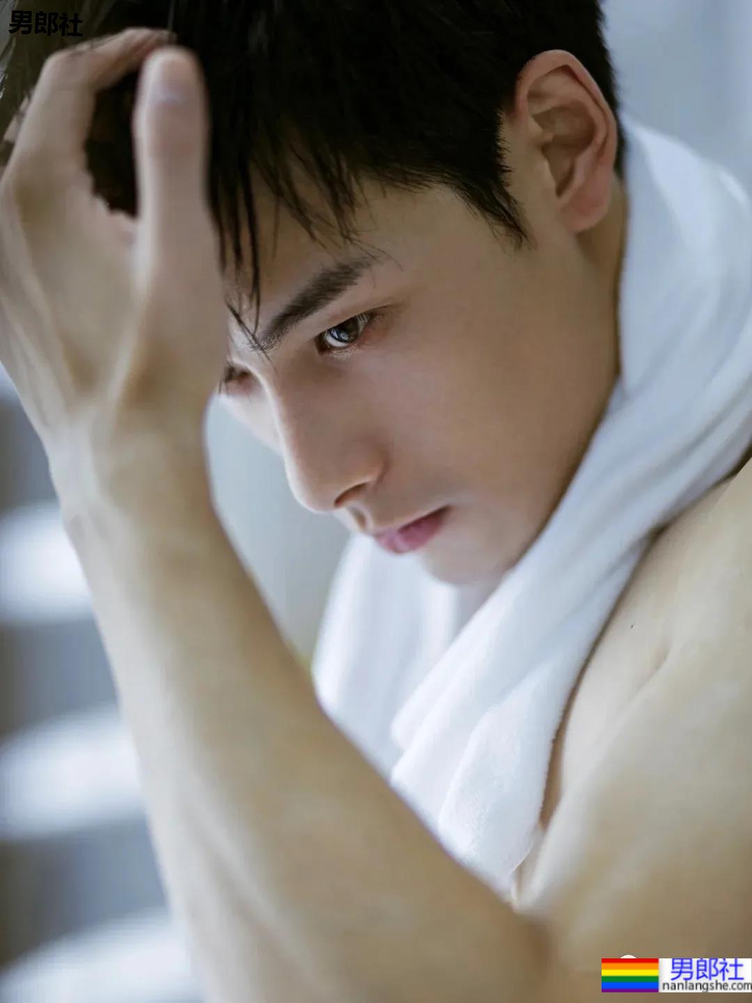 摄影师御用八块腹肌大长腿优质男模,这成片帅炸了! - 51虹马 摄影师御用八块腹肌大长腿优质男模,这成片帅炸了! - 51虹马