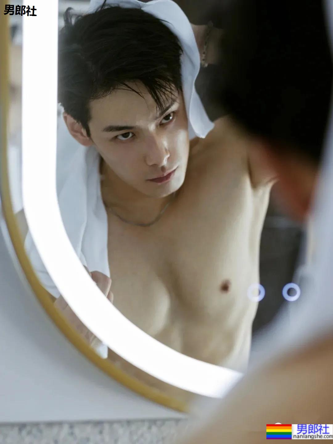 摄影师御用八块腹肌大长腿优质男模,这成片帅炸了! - 51虹马 摄影师御用八块腹肌大长腿优质男模,这成片帅炸了! - 51虹马