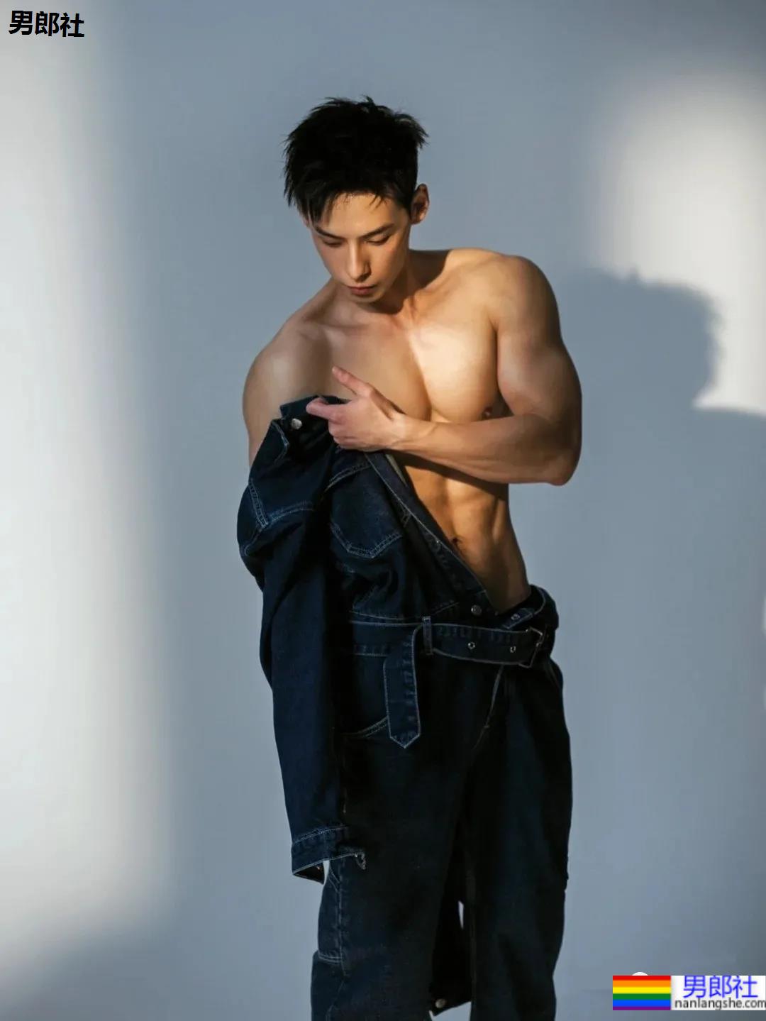 摄影师御用八块腹肌大长腿优质男模,这成片帅炸了! - 51虹马 摄影师御用八块腹肌大长腿优质男模,这成片帅炸了! - 51虹马