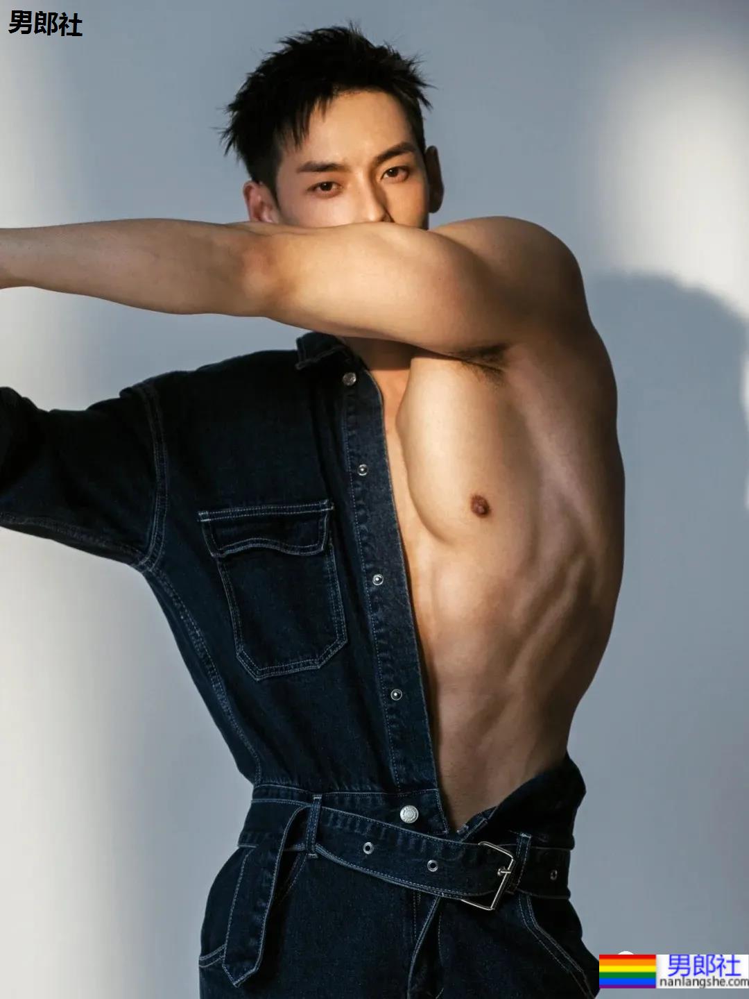 摄影师御用八块腹肌大长腿优质男模,这成片帅炸了! - 51虹马 摄影师御用八块腹肌大长腿优质男模,这成片帅炸了! - 51虹马