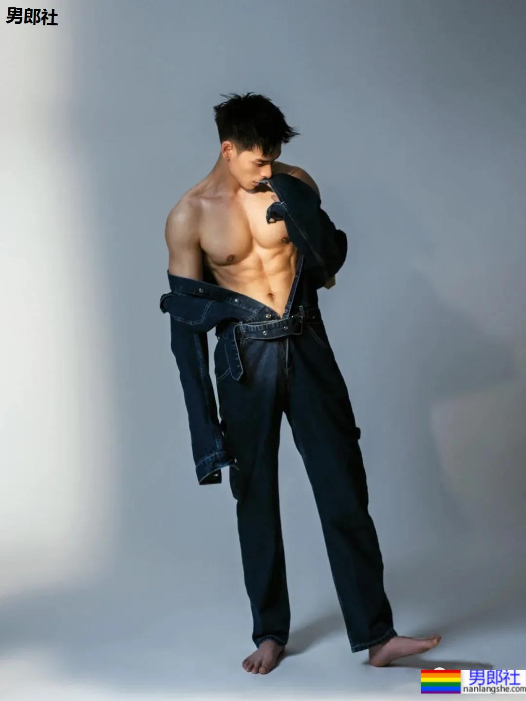 摄影师御用八块腹肌大长腿优质男模,这成片帅炸了! - 51虹马 摄影师御用八块腹肌大长腿优质男模,这成片帅炸了! - 51虹马