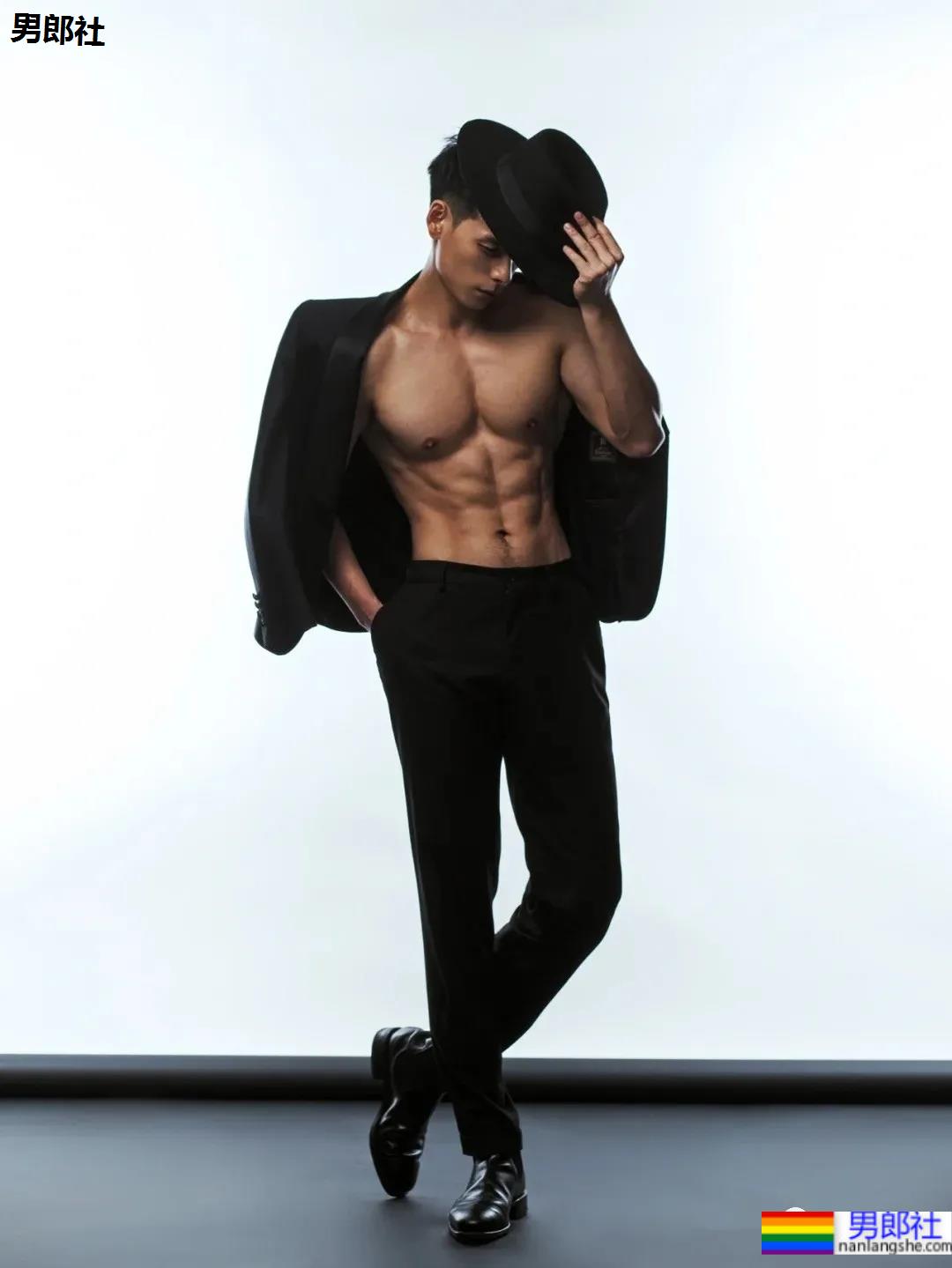 摄影师御用八块腹肌大长腿优质男模,这成片帅炸了! - 51虹马 摄影师御用八块腹肌大长腿优质男模,这成片帅炸了! - 51虹马