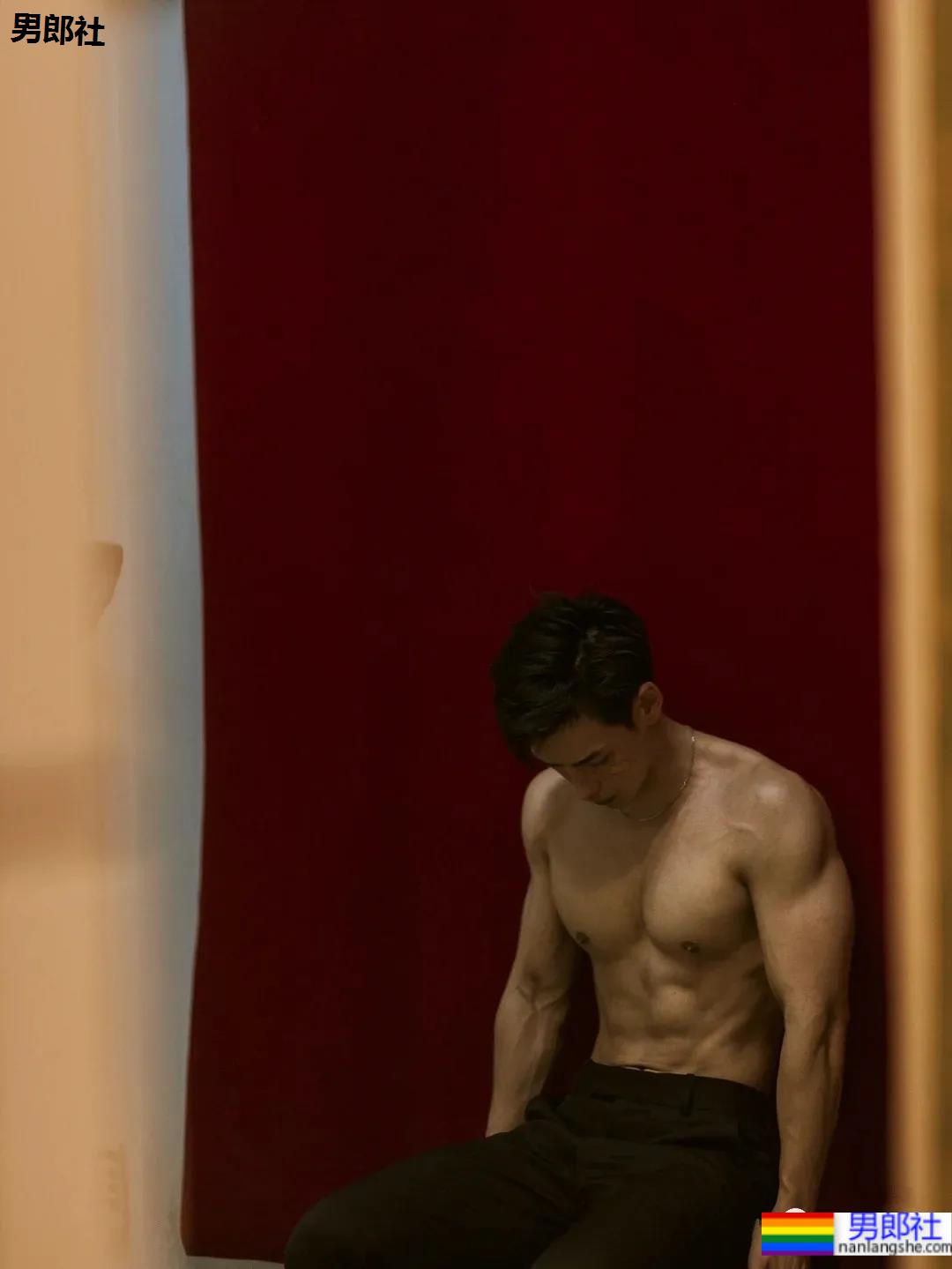 摄影师御用八块腹肌大长腿优质男模,这成片帅炸了! - 51虹马 摄影师御用八块腹肌大长腿优质男模,这成片帅炸了! - 51虹马