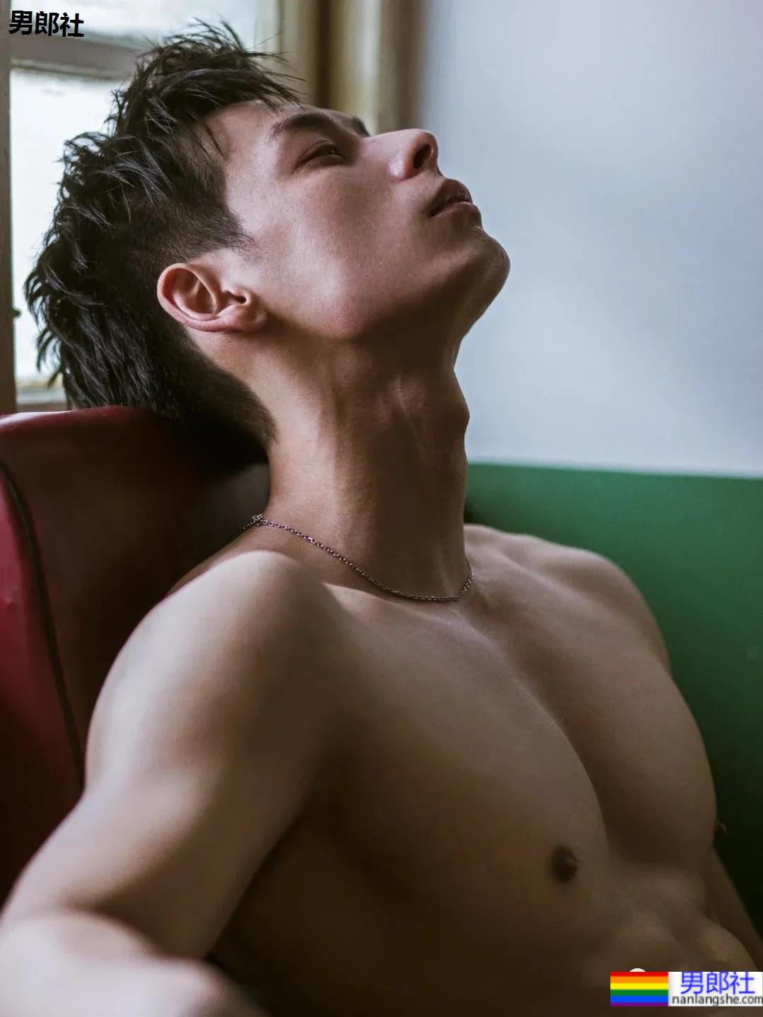 摄影师御用八块腹肌大长腿优质男模,这成片帅炸了! - 51虹马 摄影师御用八块腹肌大长腿优质男模,这成片帅炸了! - 51虹马