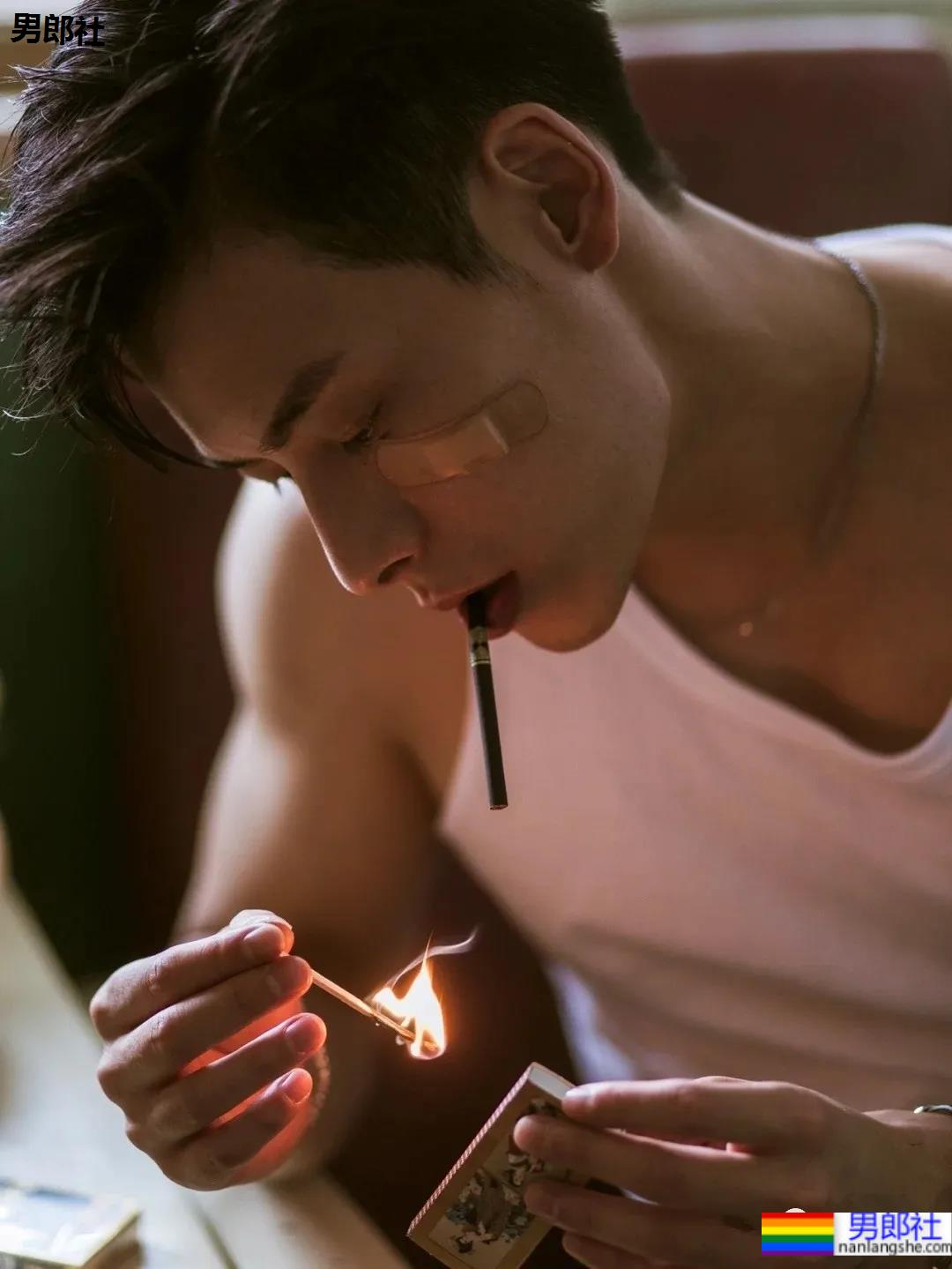 摄影师御用八块腹肌大长腿优质男模,这成片帅炸了! - 51虹马 摄影师御用八块腹肌大长腿优质男模,这成片帅炸了! - 51虹马