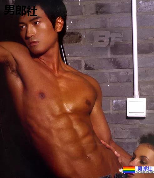 徒手把罗云熙打到缝针！这名大连男模肌肉身材有多吓人？ - 51虹马