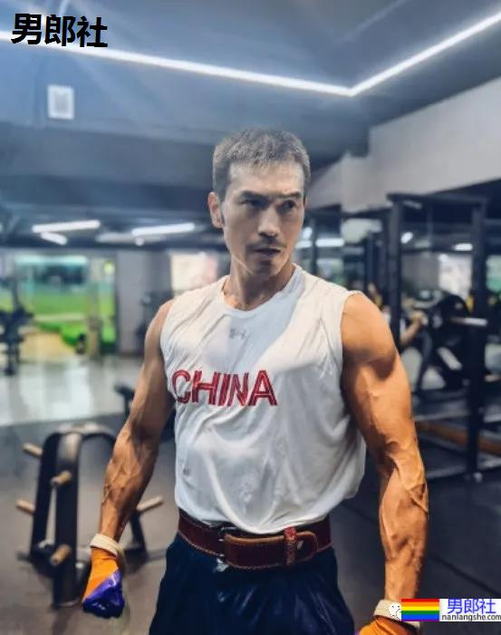 徒手把罗云熙打到缝针！这名大连男模肌肉身材有多吓人？ - 51虹马