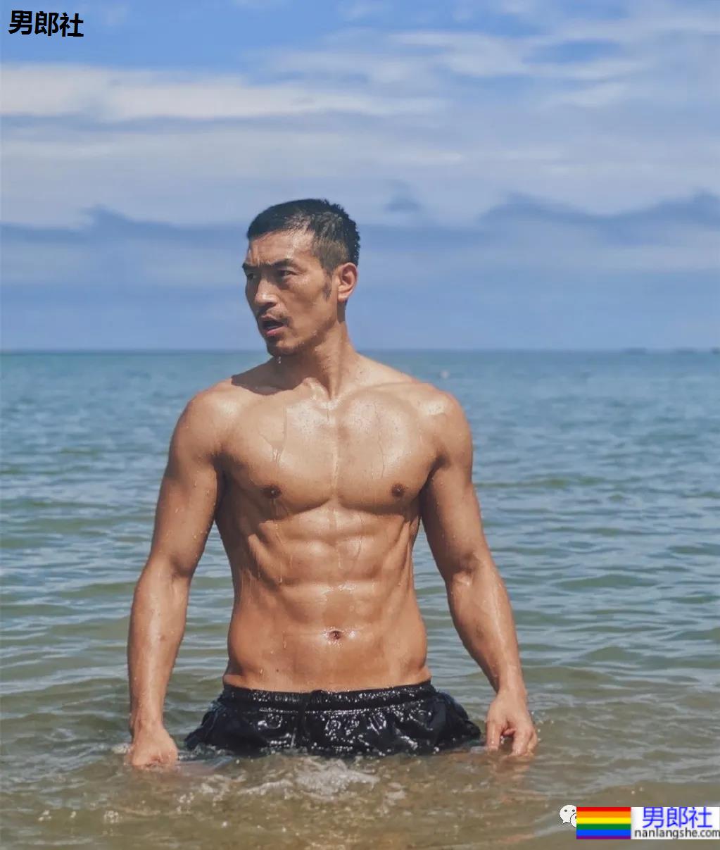 徒手把罗云熙打到缝针！这名大连男模肌肉身材有多吓人？ - 51虹马