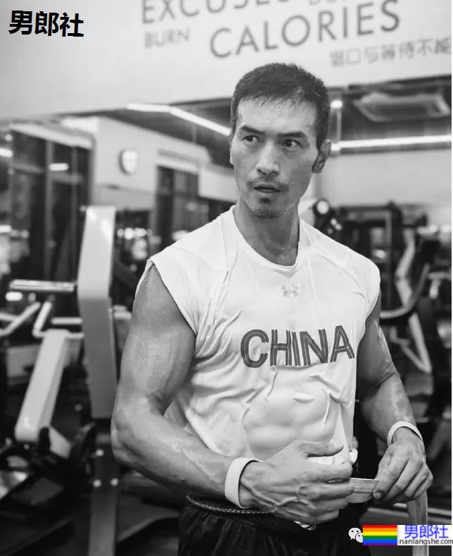 徒手把罗云熙打到缝针！这名大连男模肌肉身材有多吓人？ - 51虹马