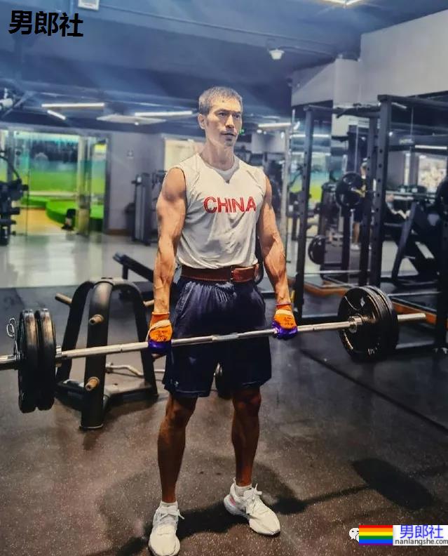 徒手把罗云熙打到缝针！这名大连男模肌肉身材有多吓人？ - 51虹马