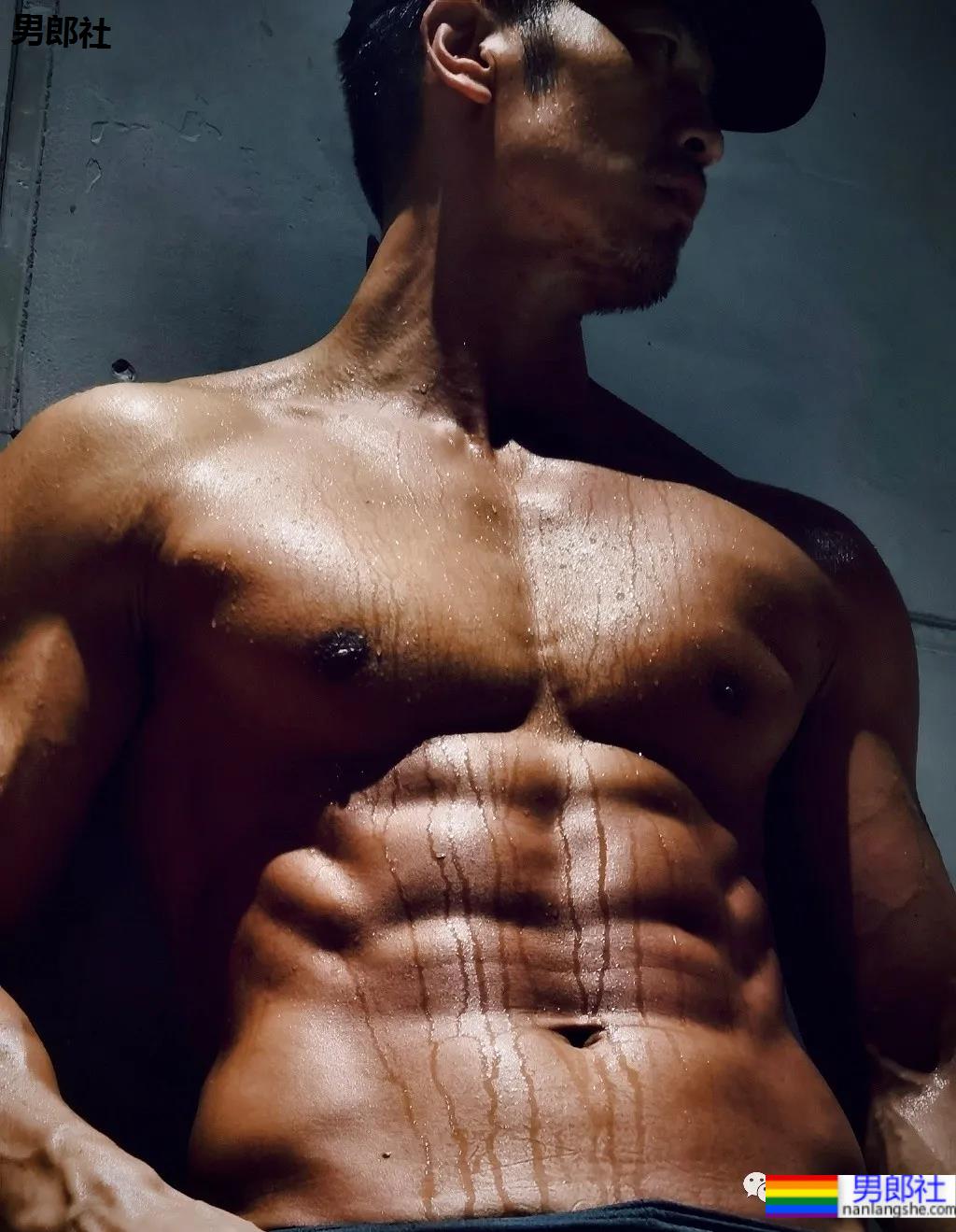 徒手把罗云熙打到缝针！这名大连男模肌肉身材有多吓人？ - 51虹马