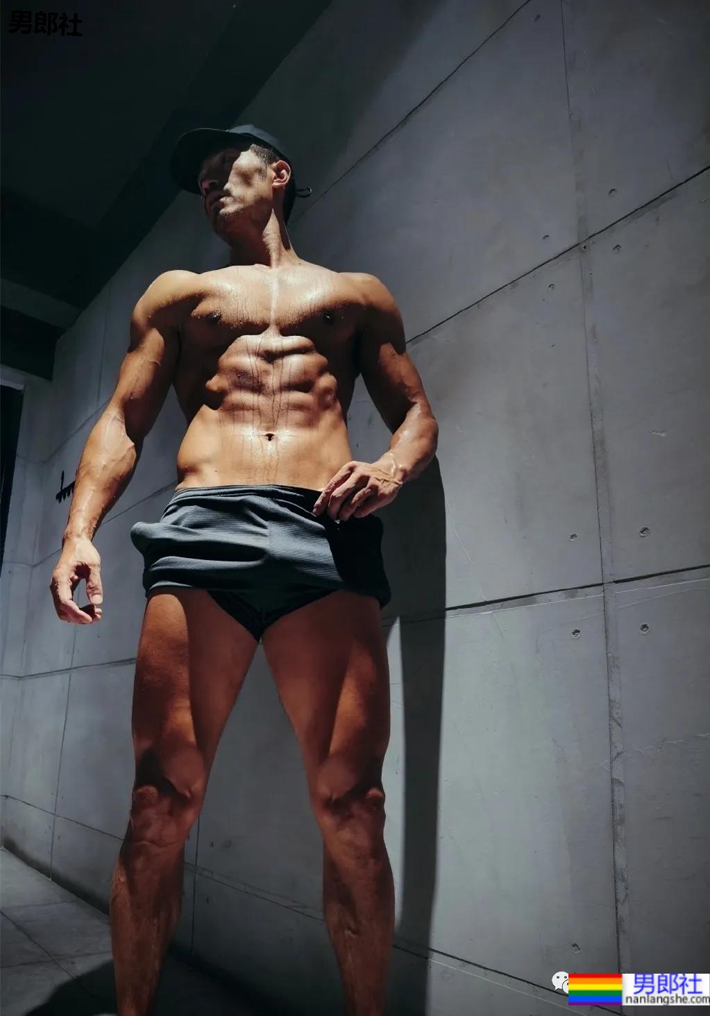 徒手把罗云熙打到缝针！这名大连男模肌肉身材有多吓人？ - 51虹马