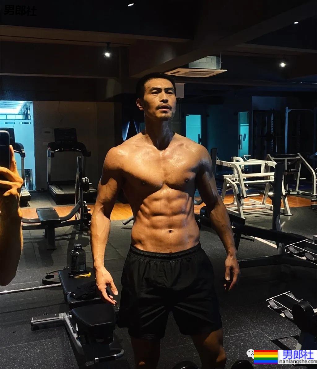 徒手把罗云熙打到缝针！这名大连男模肌肉身材有多吓人？ - 51虹马