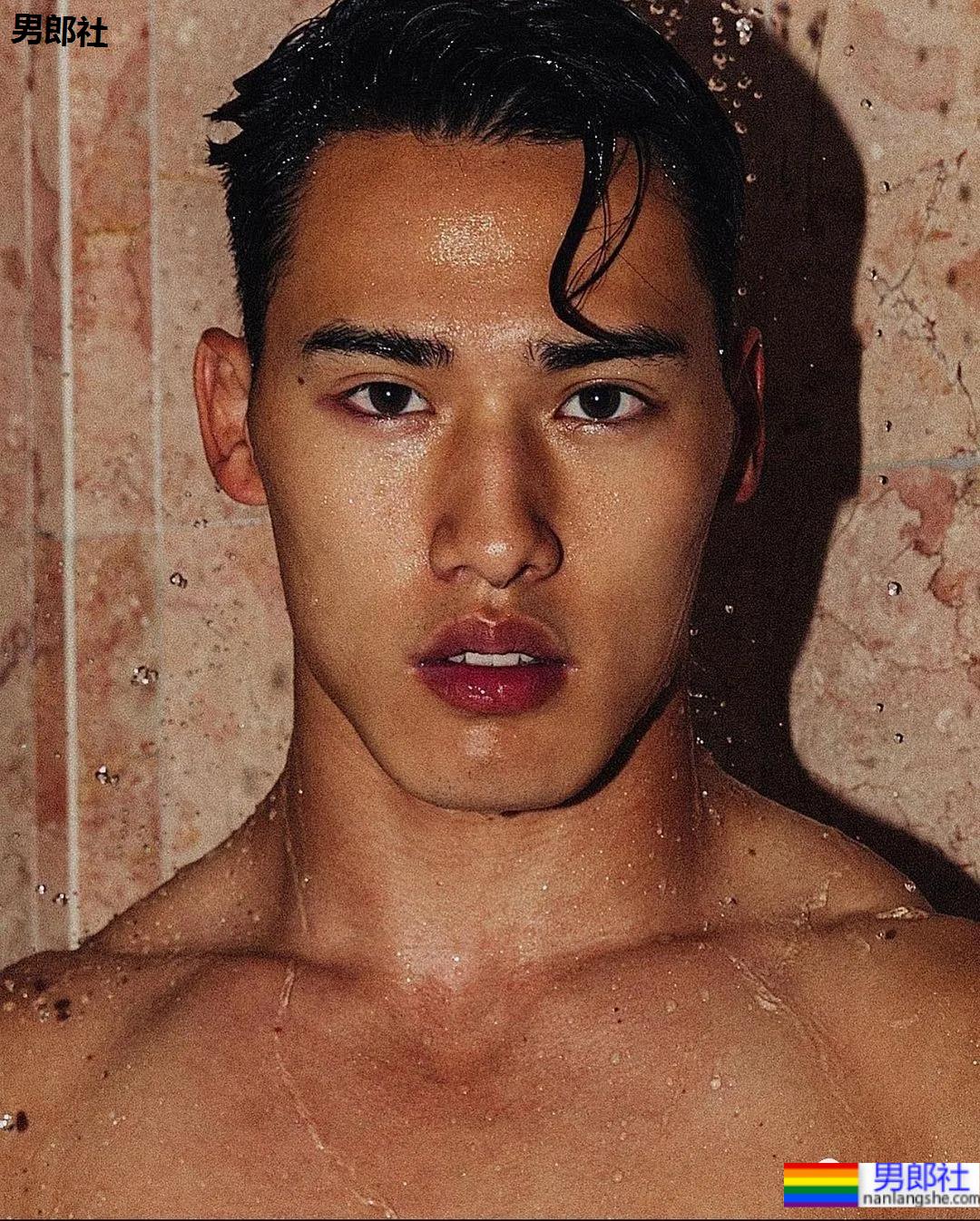 因太大只,健硕亚裔男模上综艺走红! - 51虹马 因太大只,健硕亚裔男模上综艺走红! - 51虹马