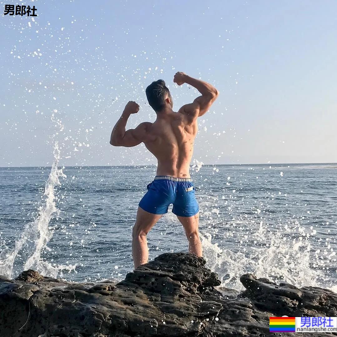 因太大只,健硕亚裔男模上综艺走红! - 51虹马 因太大只,健硕亚裔男模上综艺走红! - 51虹马