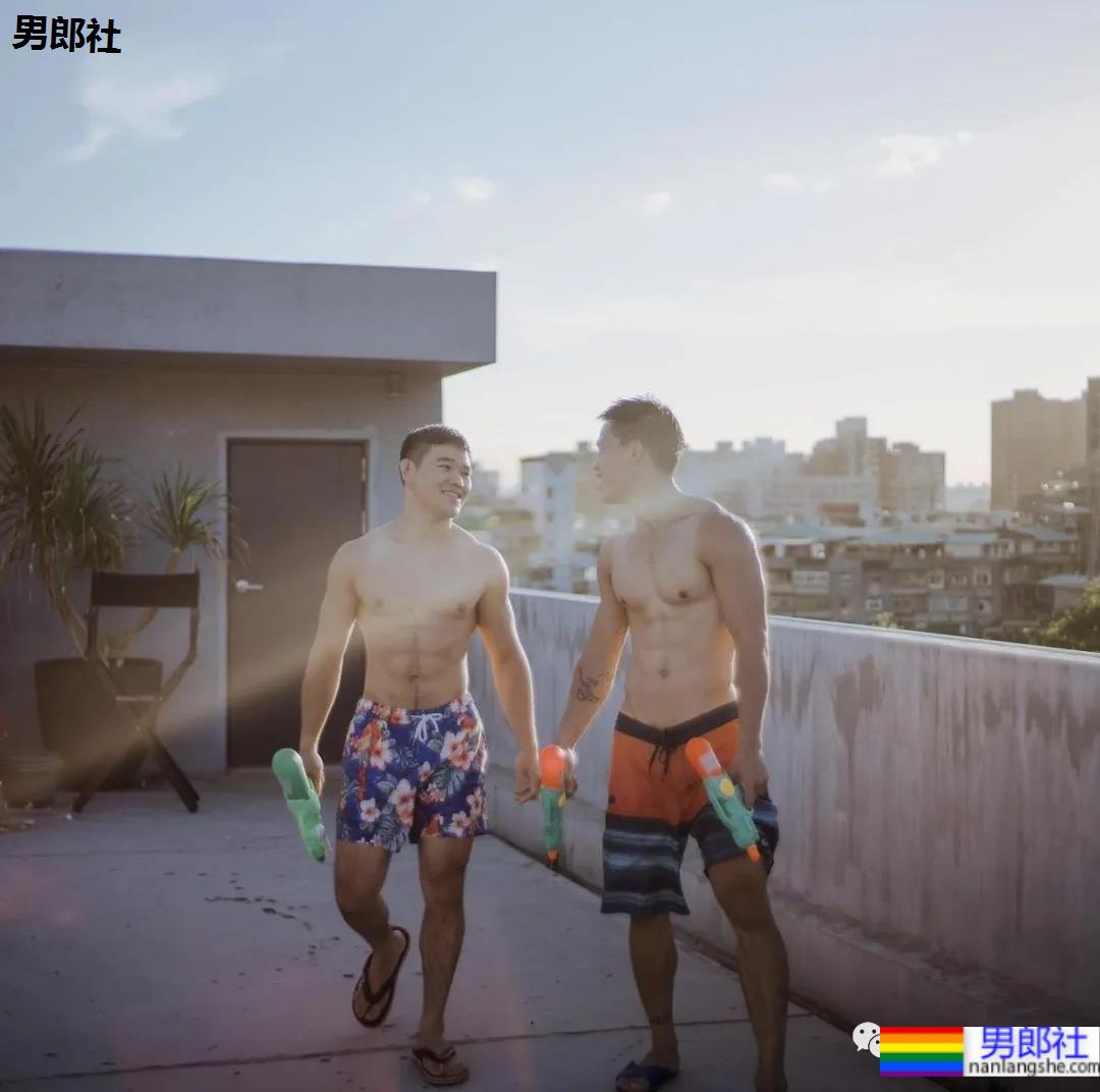 一对柔道体育生CP玩水有多好看？羡慕死了 - 51虹马