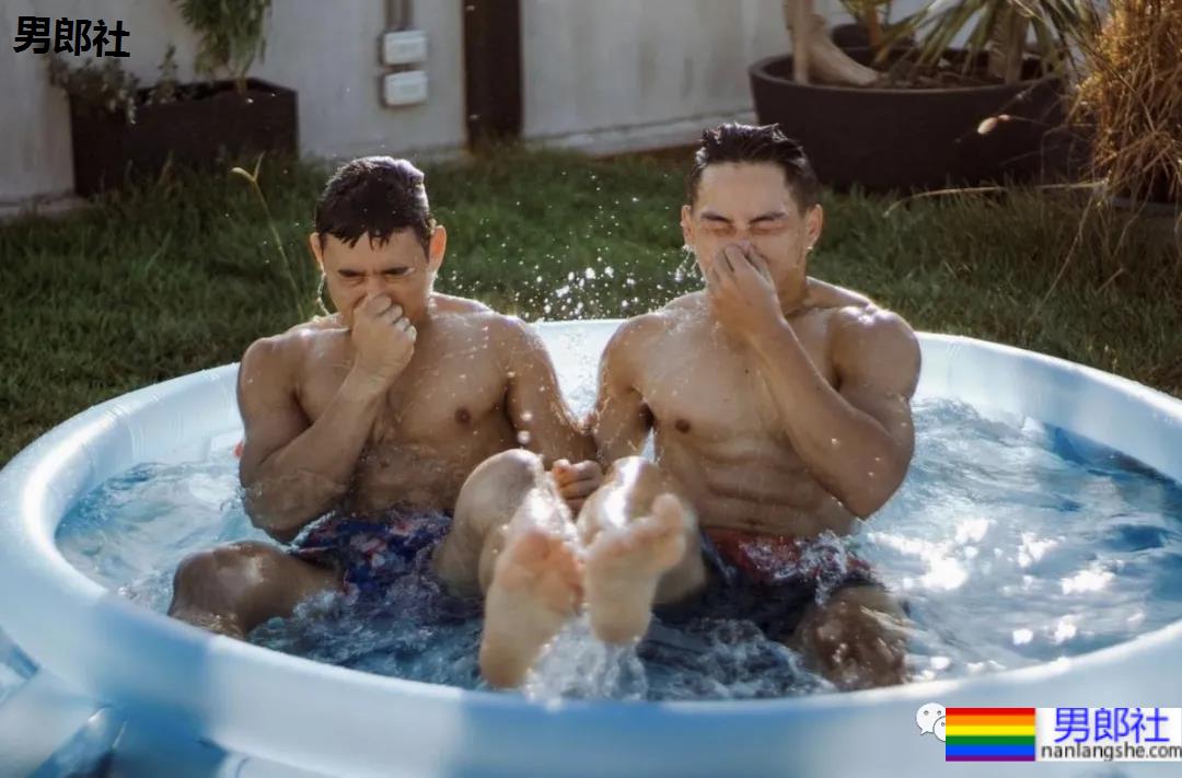 一对柔道体育生CP玩水有多好看？羡慕死了 - 51虹马