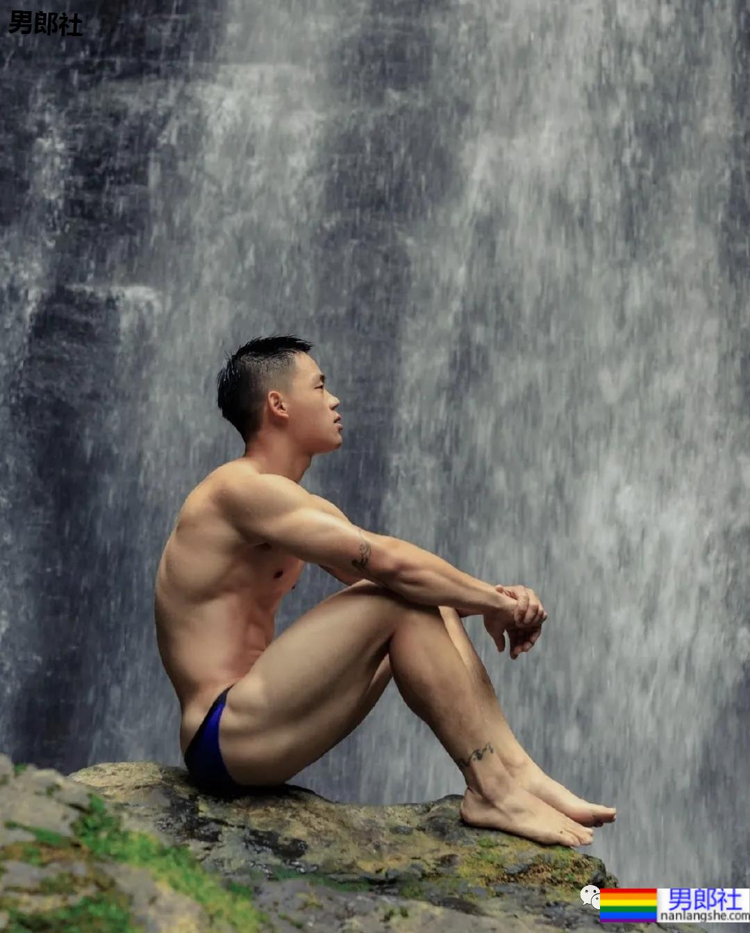 一对柔道体育生CP玩水有多好看？羡慕死了 - 51虹马