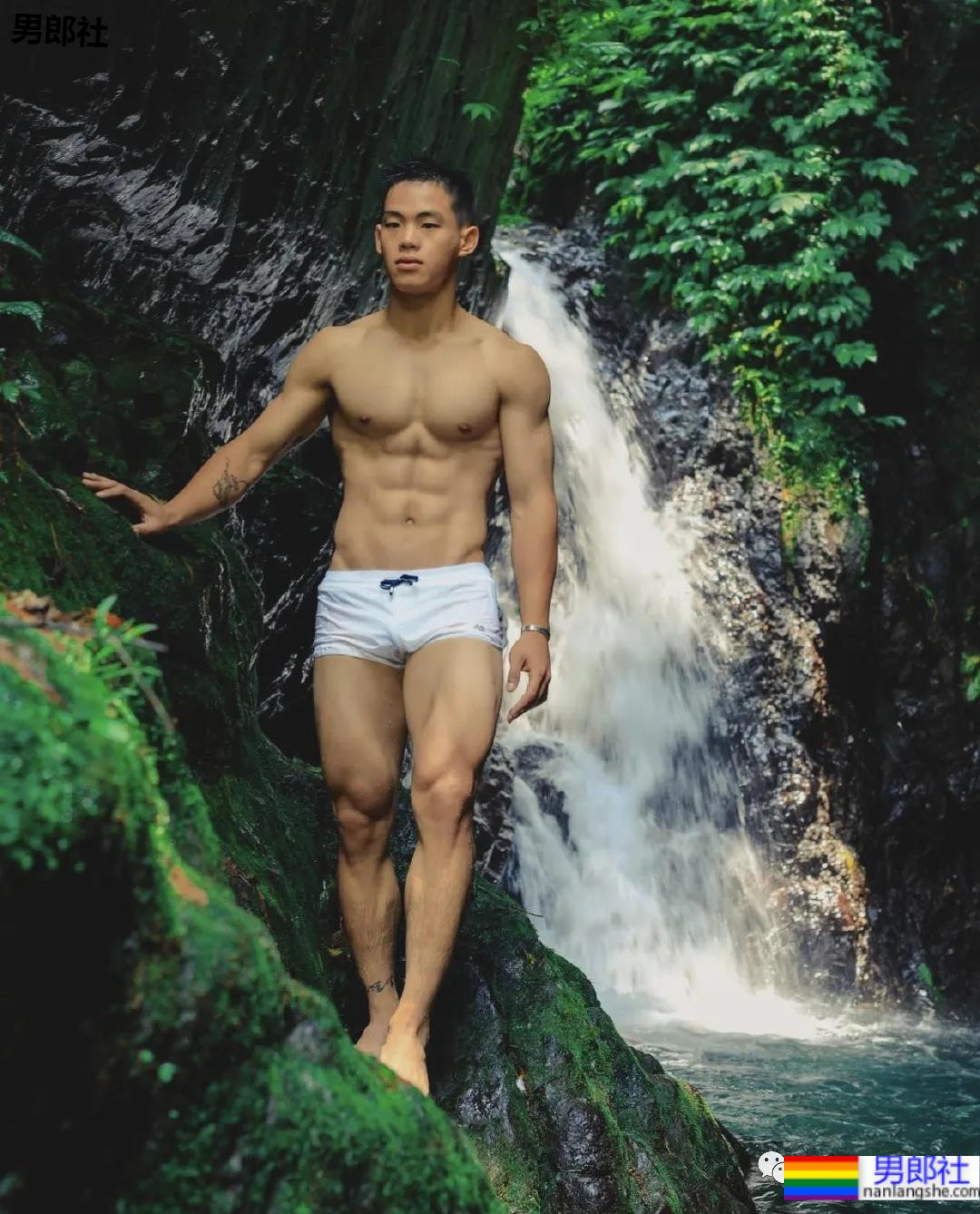 一对柔道体育生CP玩水有多好看？羡慕死了 - 51虹马