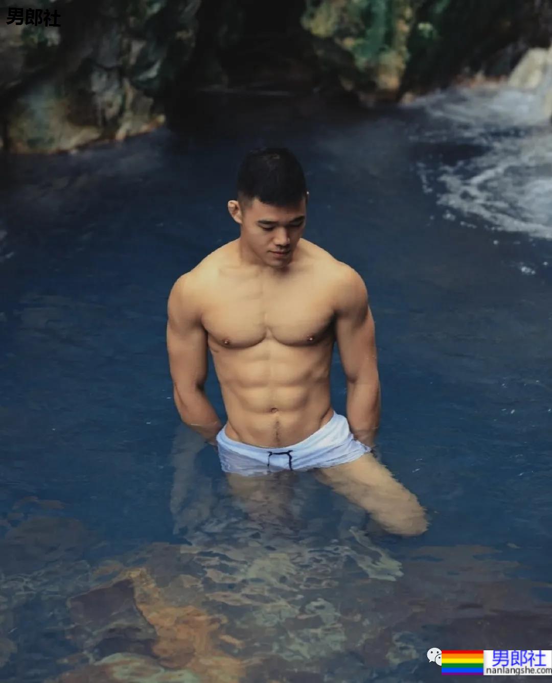 一对柔道体育生CP玩水有多好看？羡慕死了 - 51虹马