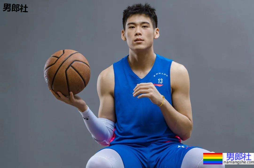 04年举重练习生,02年篮球体育生,这些颜正条顺的运动男孩也太圈粉了!-51虹马