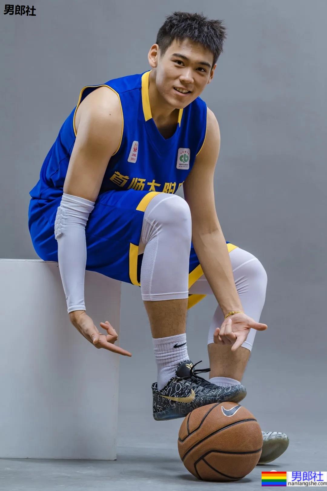 04年举重练习生，02年篮球体育生，这些颜正条顺的运动男孩也太圈粉了！ - 51虹马