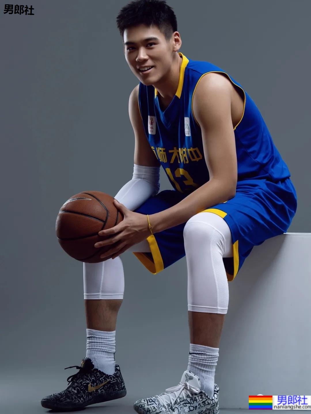 04年举重练习生，02年篮球体育生，这些颜正条顺的运动男孩也太圈粉了！ - 51虹马