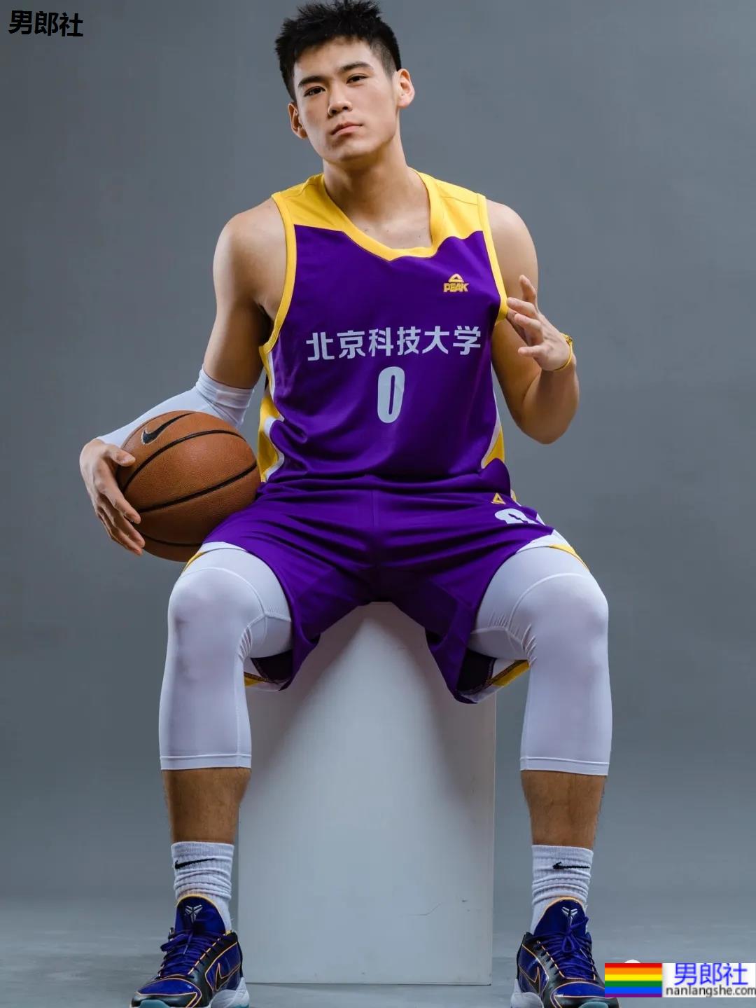 04年举重练习生，02年篮球体育生，这些颜正条顺的运动男孩也太圈粉了！ - 51虹马