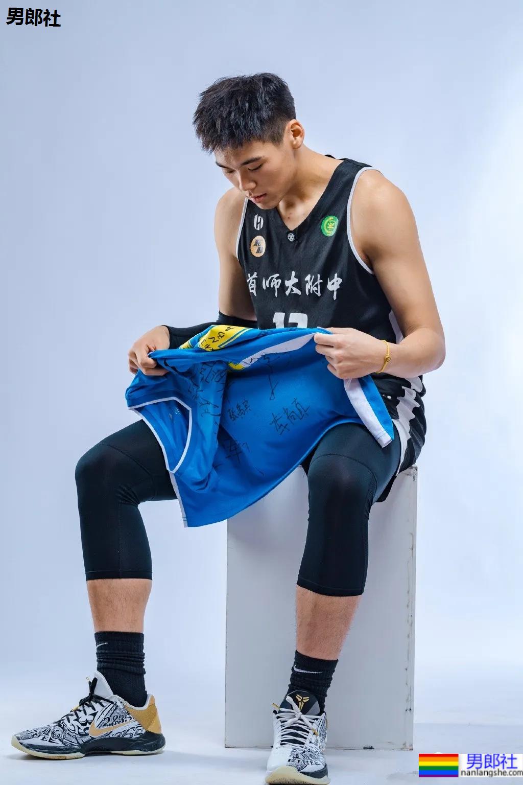 04年举重练习生，02年篮球体育生，这些颜正条顺的运动男孩也太圈粉了！ - 51虹马