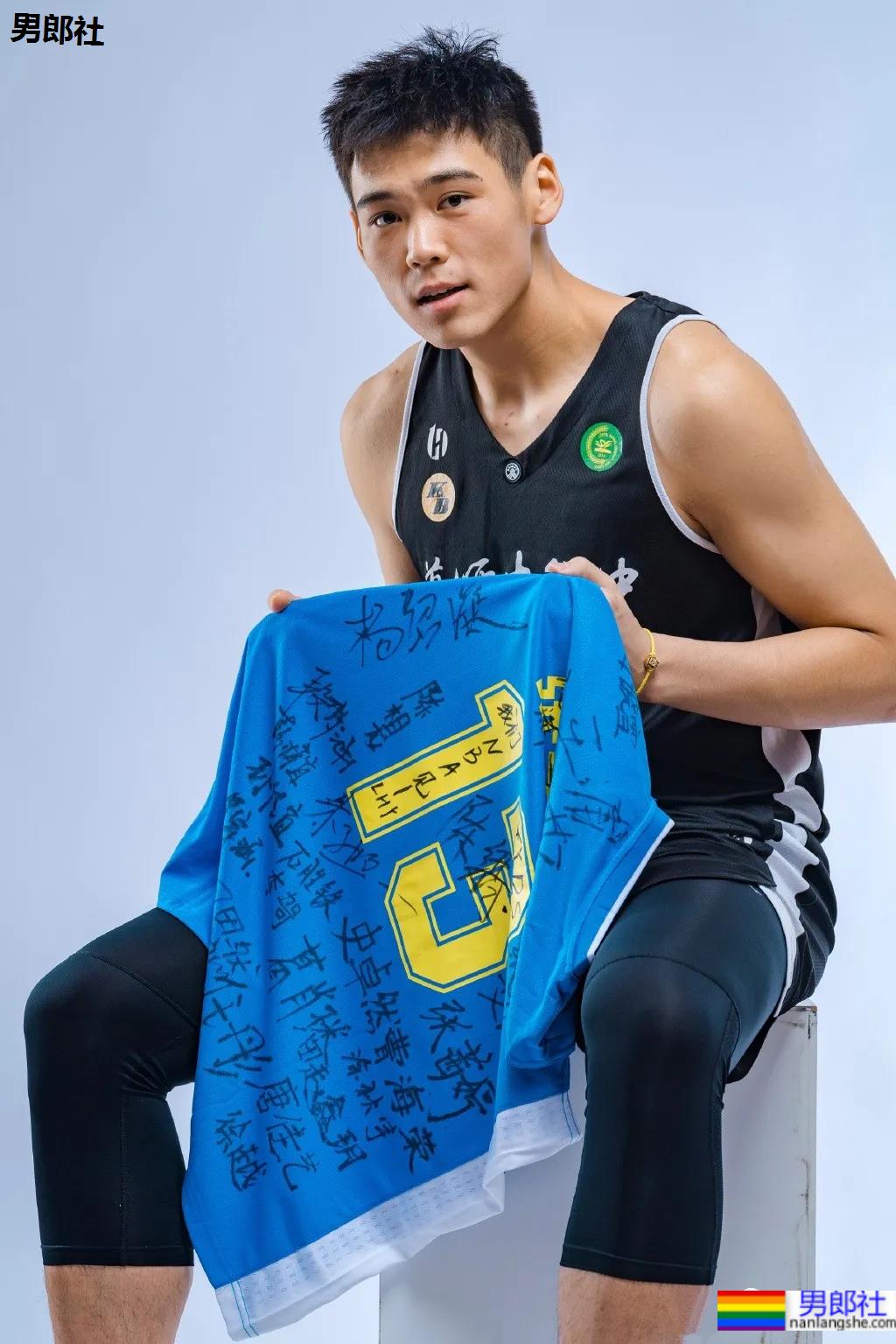 04年举重练习生，02年篮球体育生，这些颜正条顺的运动男孩也太圈粉了！ - 51虹马