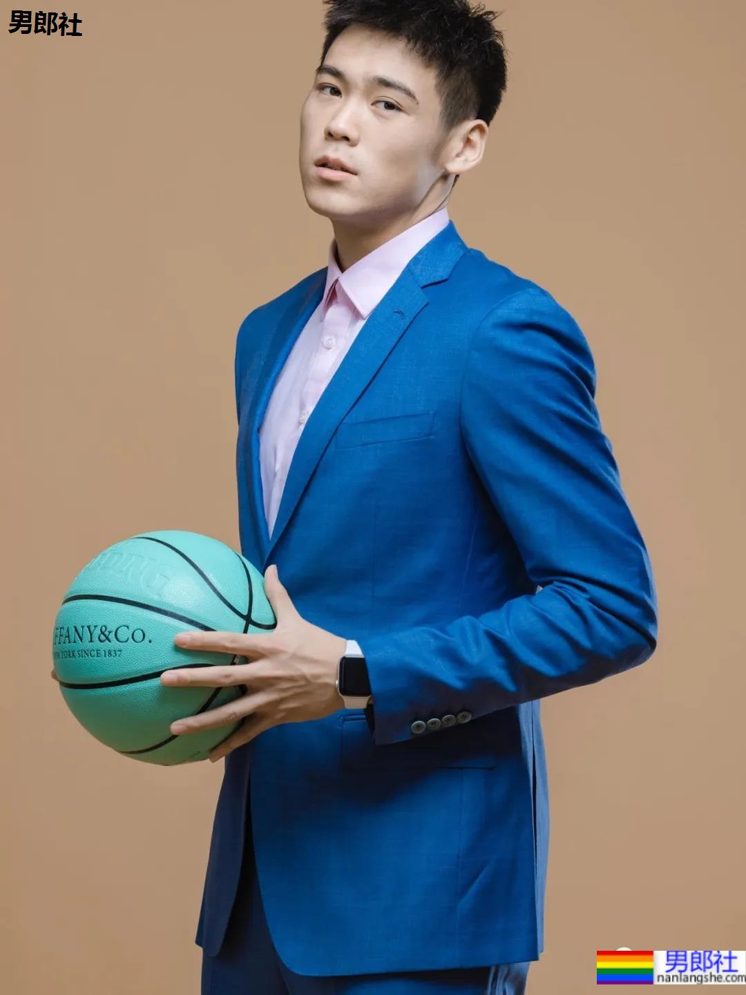 04年举重练习生，02年篮球体育生，这些颜正条顺的运动男孩也太圈粉了！ - 51虹马