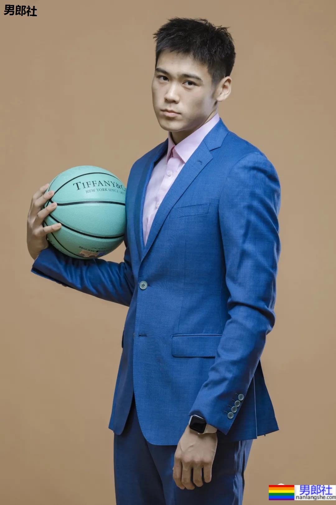 04年举重练习生，02年篮球体育生，这些颜正条顺的运动男孩也太圈粉了！ - 51虹马