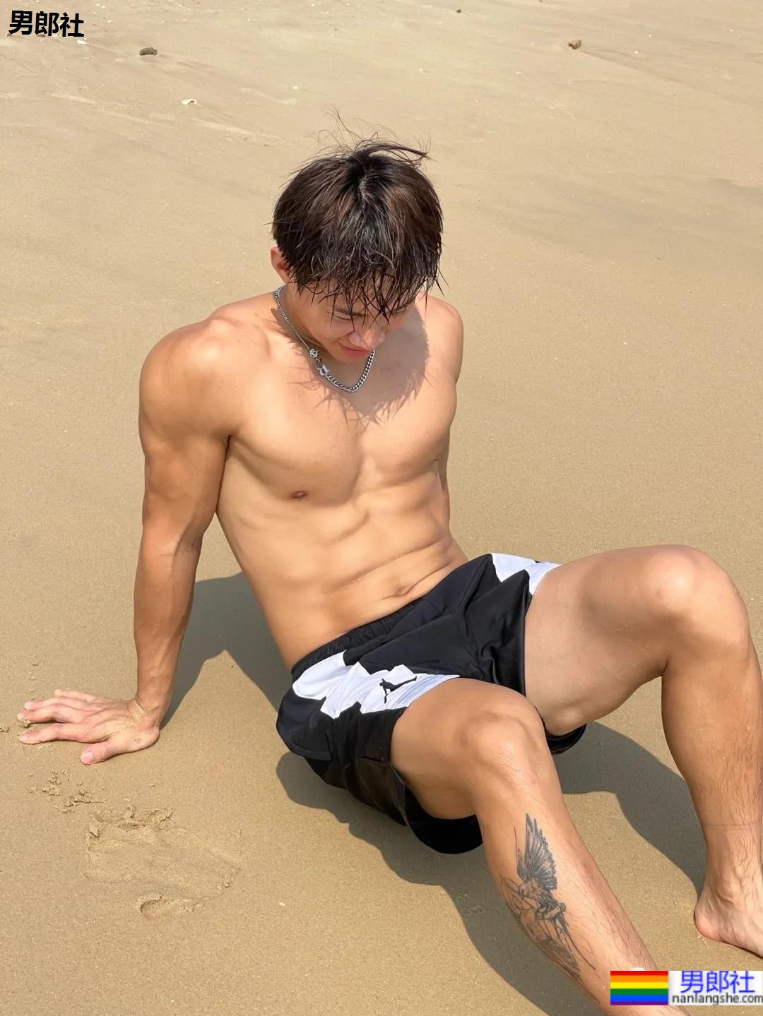 海边抓拍的八块腹肌小狼狗,网友看的都不淡定了! - 51虹马 海边抓拍的八块腹肌小狼狗,网友看的都不淡定了! - 51虹马