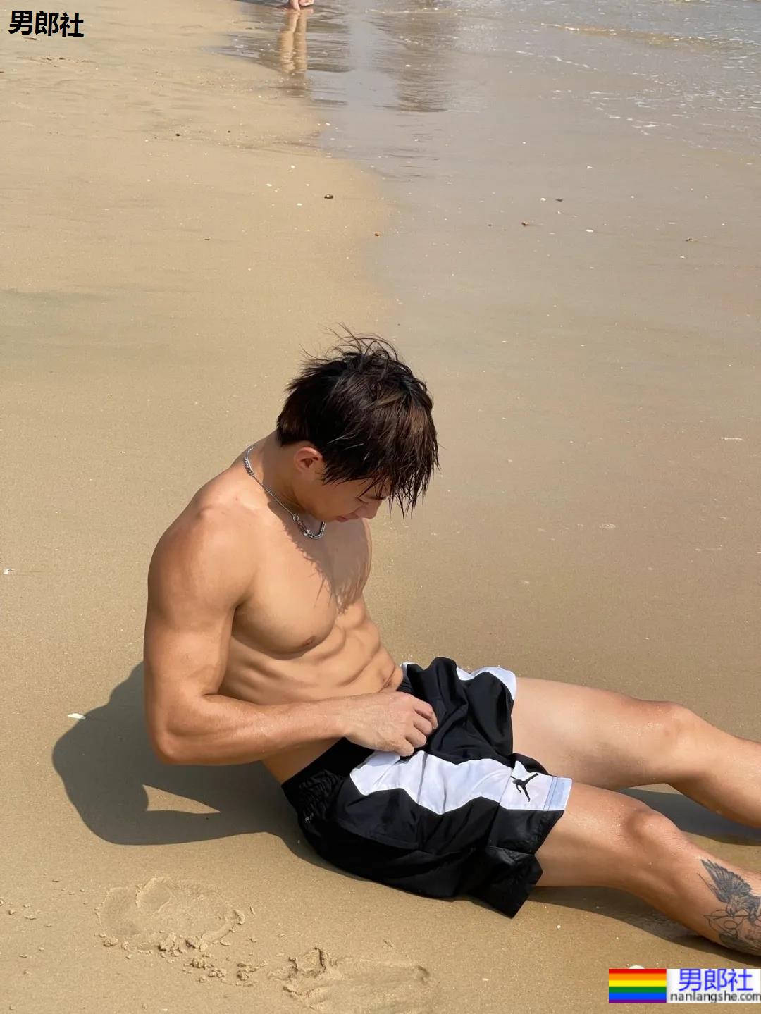 海边抓拍的八块腹肌小狼狗,网友看的都不淡定了! - 51虹马 海边抓拍的八块腹肌小狼狗,网友看的都不淡定了! - 51虹马