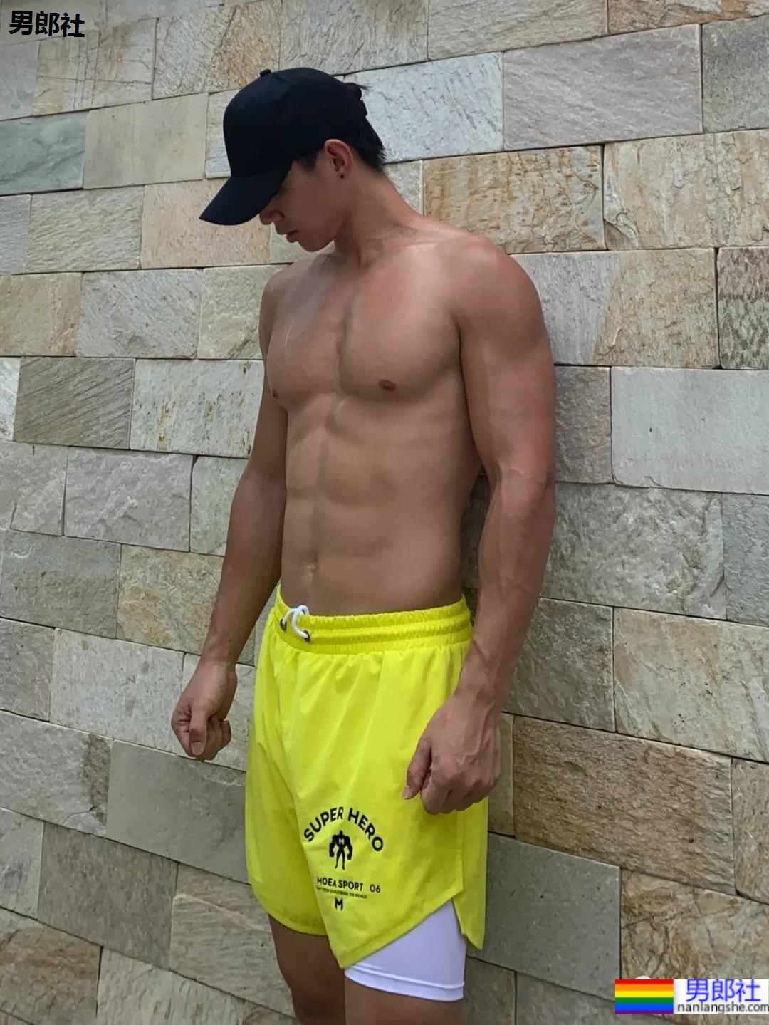 海边抓拍的八块腹肌小狼狗,网友看的都不淡定了! - 51虹马 海边抓拍的八块腹肌小狼狗,网友看的都不淡定了! - 51虹马