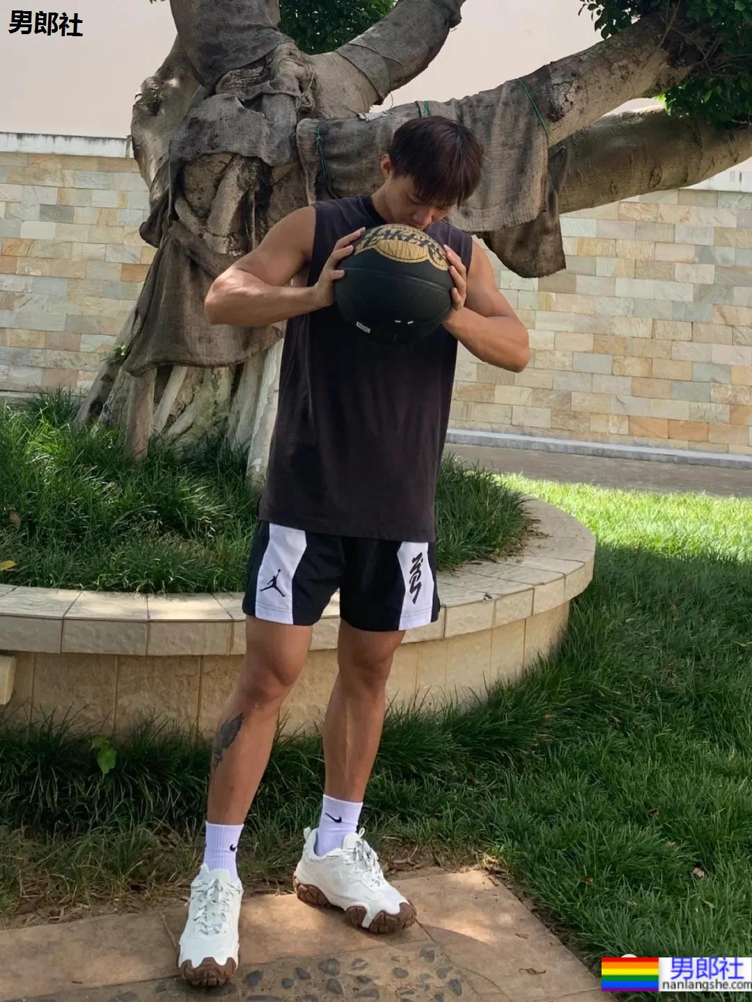 海边抓拍的八块腹肌小狼狗,网友看的都不淡定了! - 51虹马 海边抓拍的八块腹肌小狼狗,网友看的都不淡定了! - 51虹马