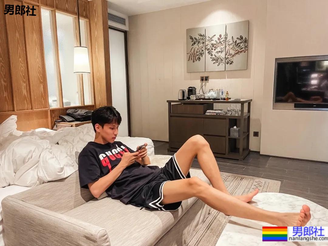 00年大长腿球鞋控少年，太好看了！ - 51虹马