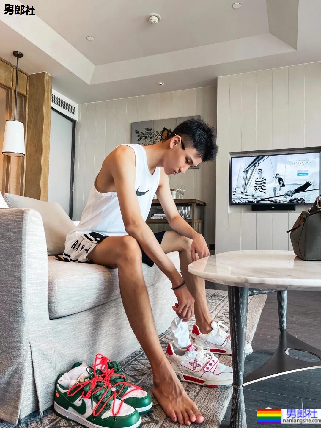 00年大长腿球鞋控少年，太好看了！ - 51虹马