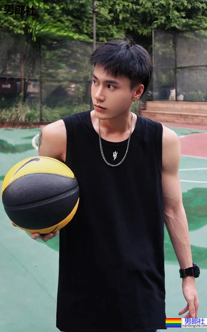 少年感薄肌篮球小哥,很适合做男友! - 51虹马 少年感薄肌篮球小哥,很适合做男友! - 51虹马