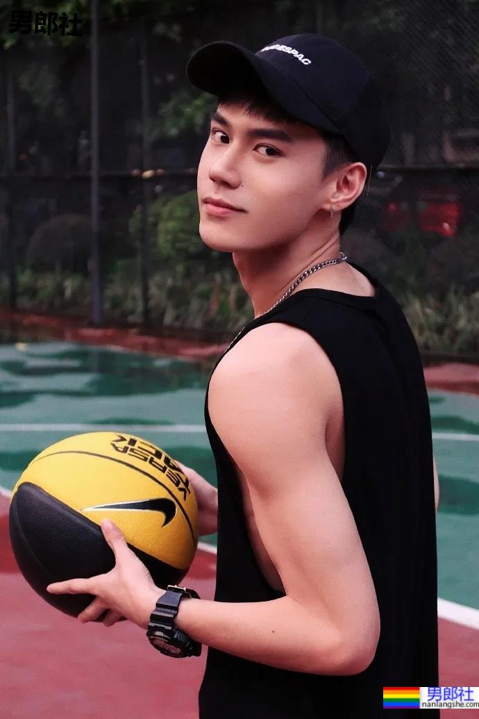 少年感薄肌篮球小哥,很适合做男友! - 51虹马 少年感薄肌篮球小哥,很适合做男友! - 51虹马