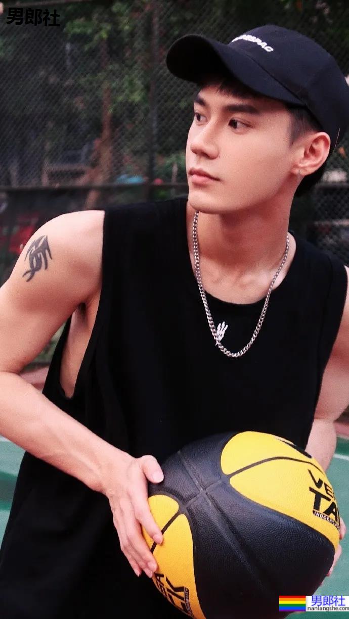 少年感薄肌篮球小哥,很适合做男友! - 51虹马 少年感薄肌篮球小哥,很适合做男友! - 51虹马