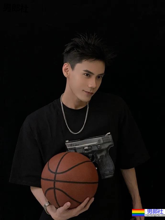 少年感薄肌篮球小哥,很适合做男友! - 51虹马 少年感薄肌篮球小哥,很适合做男友! - 51虹马