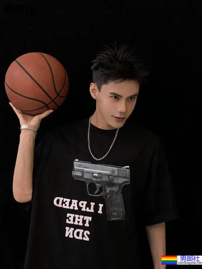 少年感薄肌篮球小哥,很适合做男友! - 51虹马 少年感薄肌篮球小哥,很适合做男友! - 51虹马